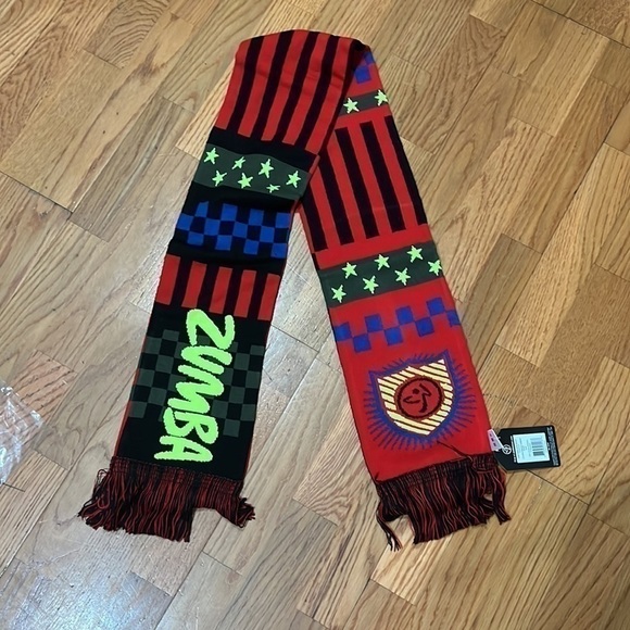 Zumba Dance League Scarf (knit) NWT - Picture 9 of 10